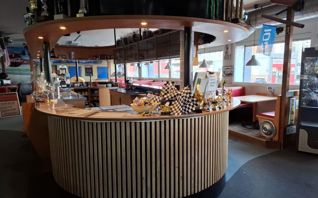 Werde Gastgeber (m/w/d) in unserem PITSTOP Bistro